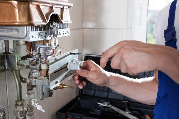 Smart Steps to Stabilize a Plumbing Emergency Without Causing More Damage